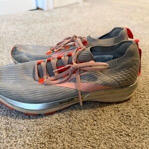 Brooks Women's Athletic Shoes in Gray and Pink